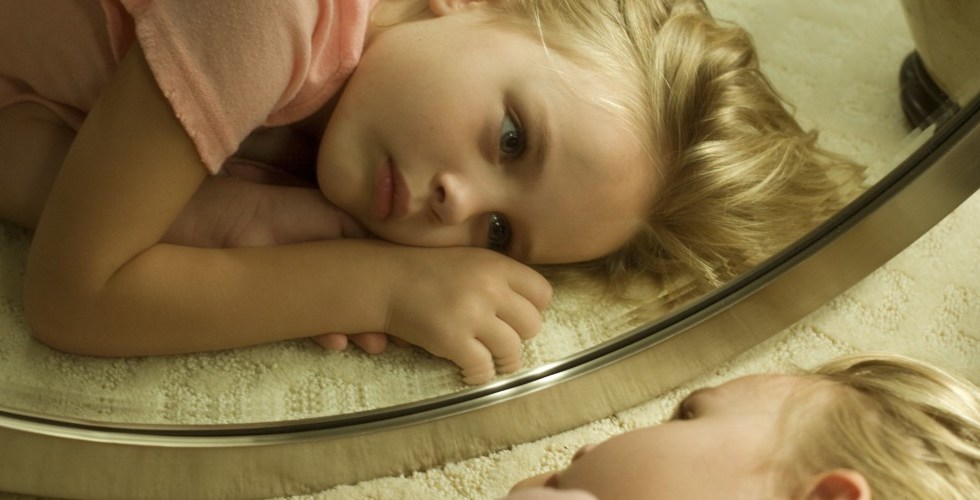 ZAŠTO SU DJEVOJČICE NAJVIŠE IZLOŽENE ISKRIVLJENIM IDEALIMA LJEPOTE?