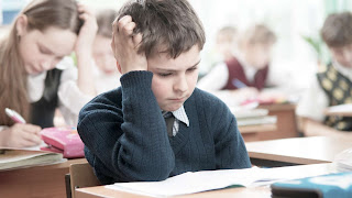 KAKO PREPOZNATI PONAŠANJA KOJIMA DJECA ŠALJU POZIVE U POMOĆ?