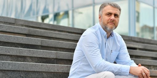 PROFESOR VEDAD SMAILAGIĆ O PROBLEMIMA U OBRAZOVANJU U BiH, PLATAMA NASTAVNIKA, VJERONAUCI, JEZIKU..