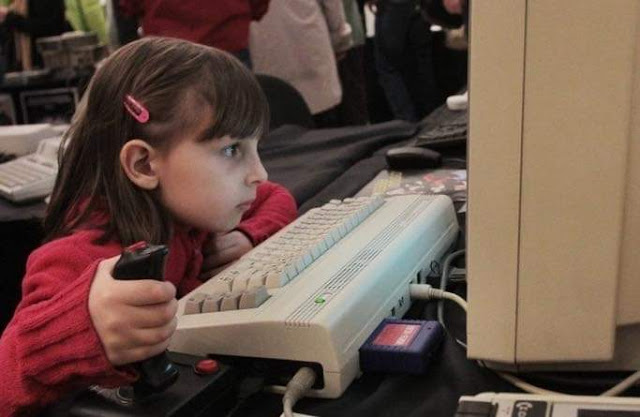 UČENICI ODRASTAJU UZ MOBITELE I KOMPJUTERE, A U VEĆINI BH.ŠKOLA INFORMATIKU UČE TEK JEDNOM SEDMIČNO