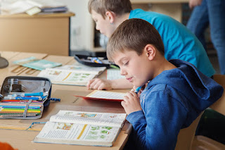 DISCIPLINA U UČIONICI – IZMEĐU DRUGARA I POLICAJCA