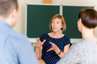 INFORMACIJE U ŠKOLI: RODITELJI TREBAJU RAZGOVARATI S UČITELJIMA, NE SAMO ZBOG OCJENA