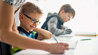 KAKO ODGOJITI DIJETE BEZ KOMPLEKSA: 5 FRAZA KOJE RODITELJI TREBA DA ZABORAVE JEDNOM ZAUVIJEK