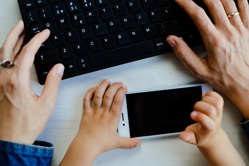 RAD S DJECOM U IZOLACIJI: VODIČ DIGITALNIH ALATA KOJI ĆE VAM POMOĆI (PRE)ŽIVJETI